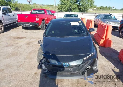 2021 Toyota Prius Prime Limited z USA, uszkodzony, nr VIN JTDKAMFP5M3195132